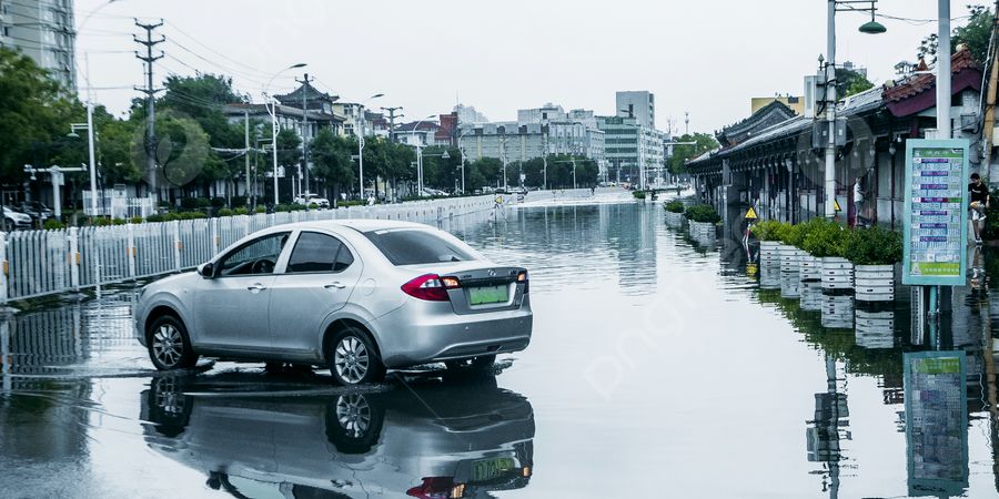 Panduan Cara Berkendara di Tengah Hujan Lebat dan Banjir