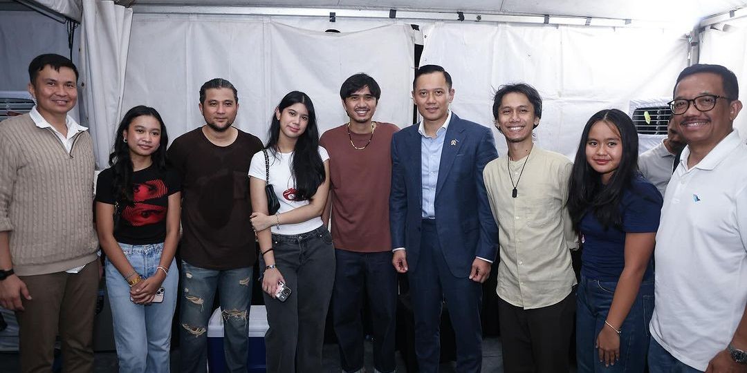 Menteri AHY Ajak Sang Putri Nonton Konser Sheila On 7, Penampilan Simpel Aira Bikin Salfok