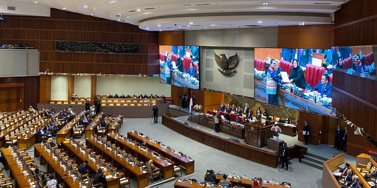 Disetujui di Paripurna, DPR Sahkan Pimpinan dan Dewas KPK Periode 2024-2029