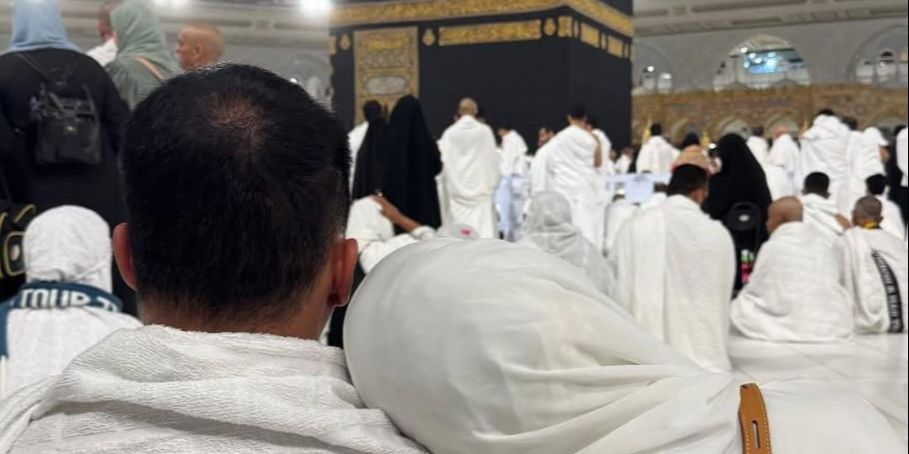 Momen Romantis Perjalanan Umrah Jennifer Dunn dan Faisal Harris, Foto di Depan Kabah Jadi Sorotan Netizen