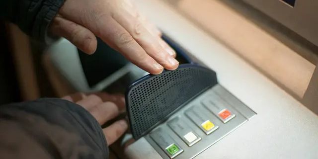 Apa yang Harus Dilakukan Jika ATM Tertelan? Penyebab dan Cara Mengatasi dengan Tepat