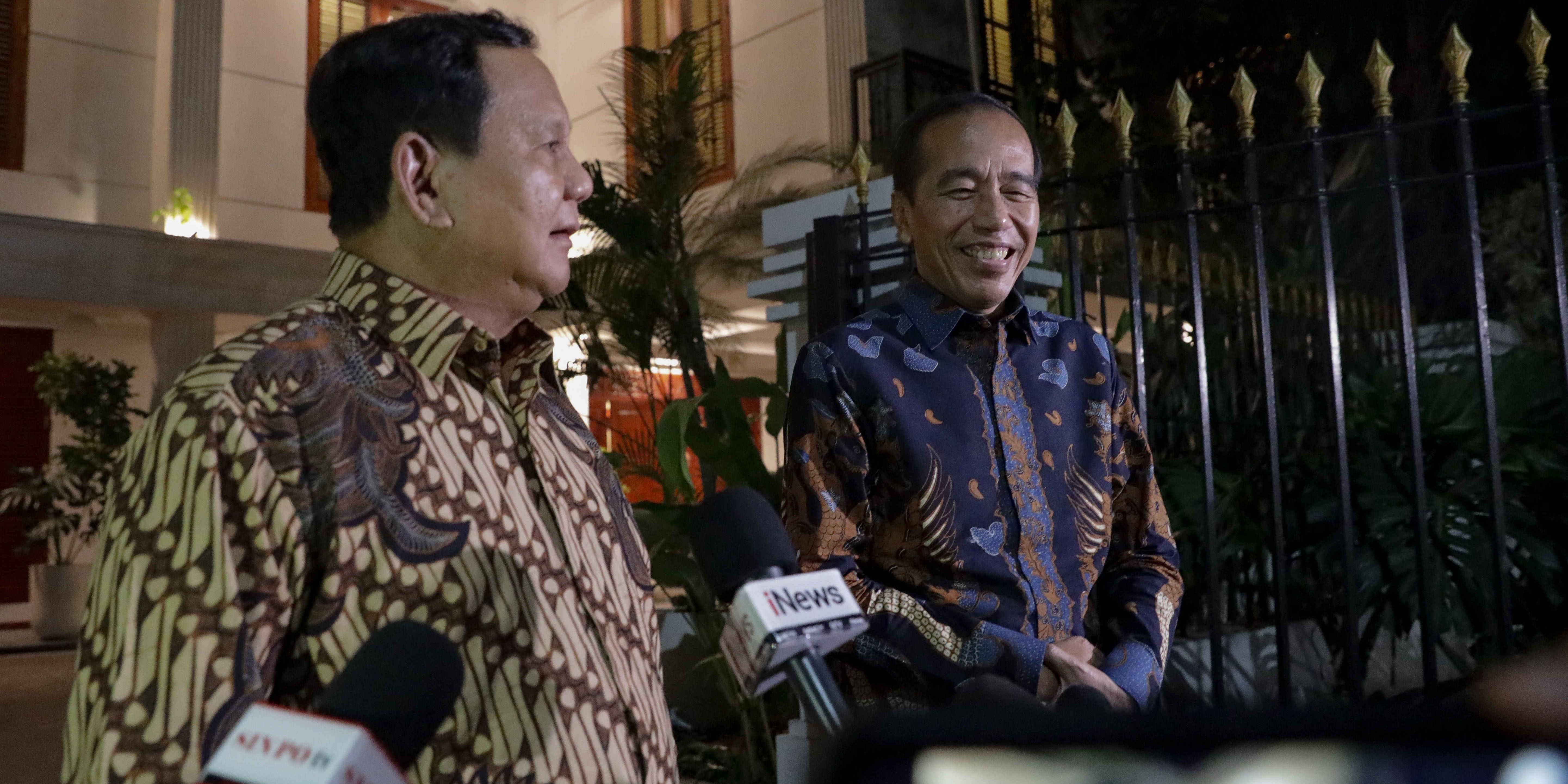 FOTO: Momen Jokowi Malam-Malam Temui Prabowo di Kertanegara