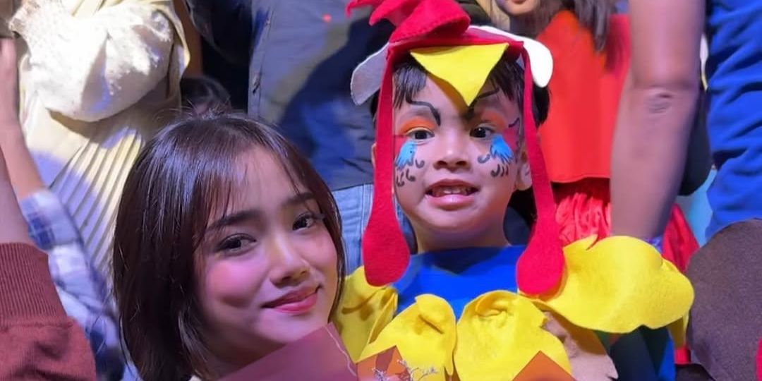 Lucu dan Bikin Gemas, Potret Gala Sky Anak Mendiang Vannesa Angle Pakai Kostum Ayam saat Tampil di Acara Sekolah