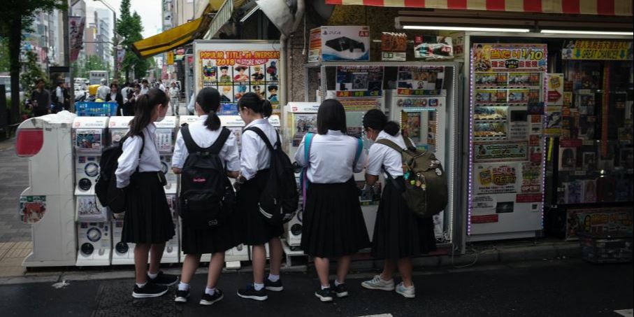 Sebuah Perusahaan Tawarkan Wisata Jadi Mahasiswa Jepang bagi Turis Asing