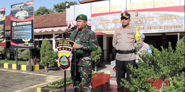 Komandan TNI Panggil Bintara Remaja & Polisi '3 Zaman' di Markas Polisi, di Depan Kapolres Beri Uang Langsung Disuruh Hitung