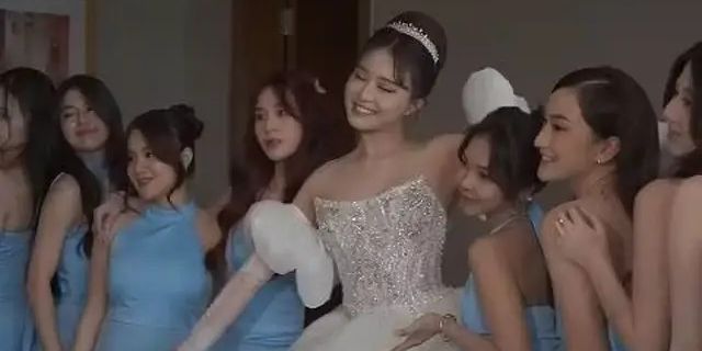 8 Potret Kecantikan Ewkharis saat Jadi Bridesmaid Pernikahan Nita Vior Meski Sedang Hamil Tua