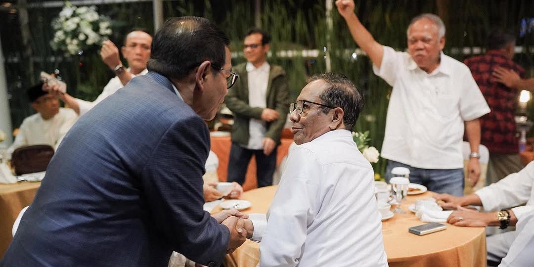 Tiga Serangkai Mantan Menteri Era Jokowi Kumpul Bareng, Pak Bas Berdiri Kepalkan Tangan