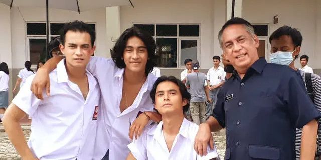 6 Momen Kebersamaan Joshua Pandelaki dengan Rekan Artis yang Kini Tinggal Kenangan