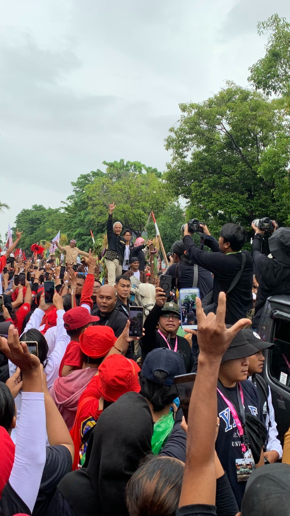 Kampanye Akbar Terakhir di Solo, Ganjar-Mahfud Naik Pedati Sapi