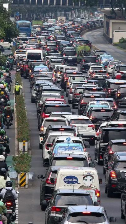 Pendukung 02 Bergerak ke GBK, Jalan Gatot Subroto Hingga Sudirman Alami Kemacetan Parah