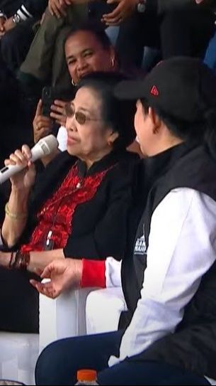 VIDEO: Duet Bareng Nassar, Megawati Sindir Capres Lain Obral Janji Padahal 'Ngapusi'