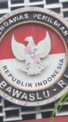 Bawaslu Temukan Dugaan Bacaleg Bagi-Bagi Duit