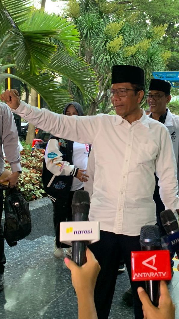 VIDEO: Mahfud Berangkat Umrah di Masa Tenang Kampanye, Bermunajat untuk Indonesia