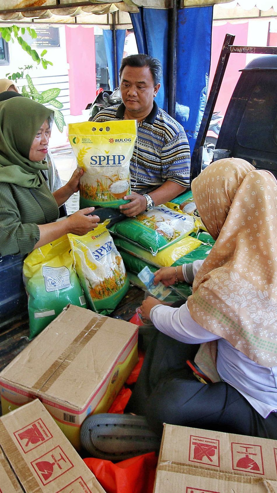 Dirut Bulog: Bantuan Pangan Tak Berhasil Turunkan Harga Beras