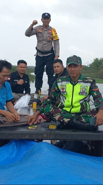 Perjuangan Polisi & PPK Rohil Bawa Logistik Pemilu 7 Jam Lewat Jalur Darat dan Laut