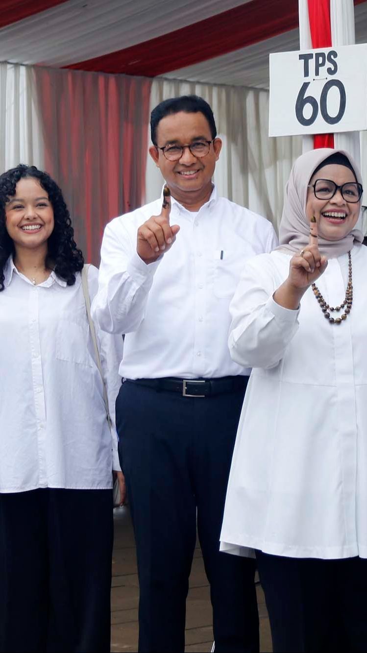 VIDEO: Anies Sekeluarga Kompak Pose Satu Jari, Tepar Senyuman Usai Nyoblos