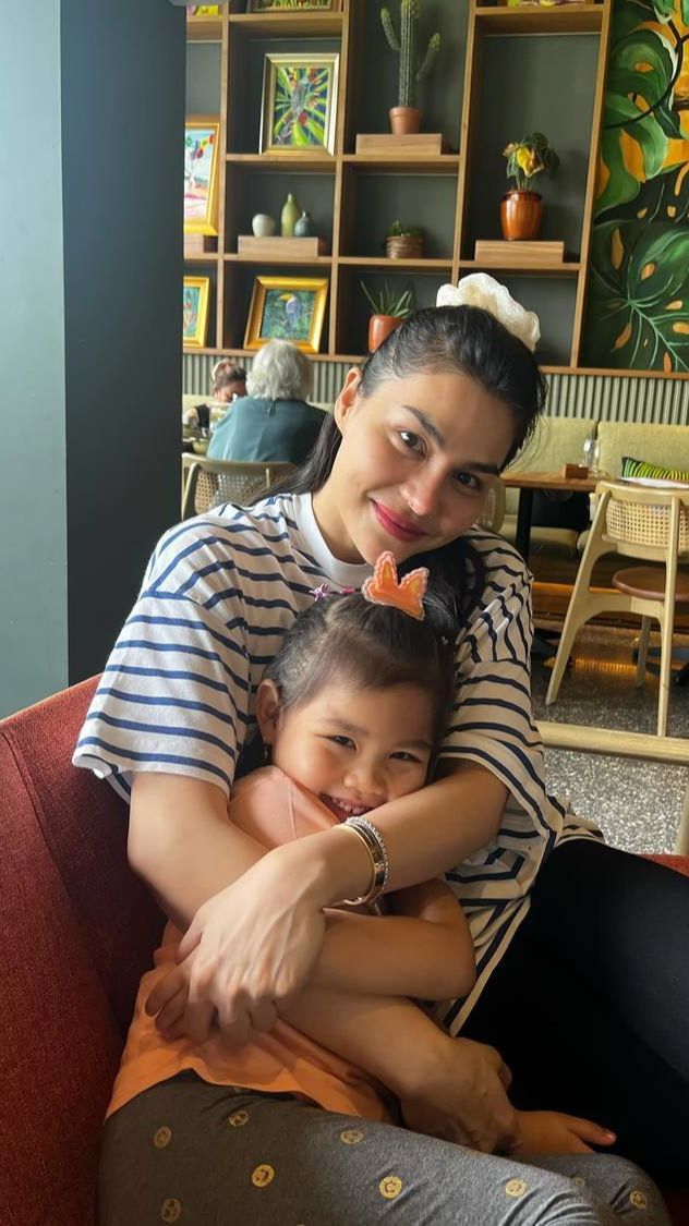 8 Foto Terbaru Katherine Anak DJ Katty Butterfly Yang Makin Besar dan Cantik