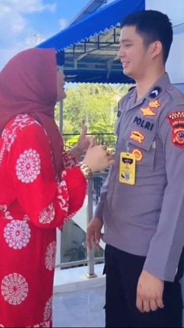 Dinas Selama 2 Minggu, Ibu Ini Semringah Sang Anak Berpangkat Brigadir Polisi Dua Pulang ke Rumah