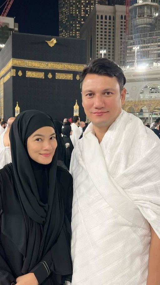 8 Foto Titi Kamal dan Christian Sugiono Lanjut Liburan ke Al Ula Usai Umrah Bareng