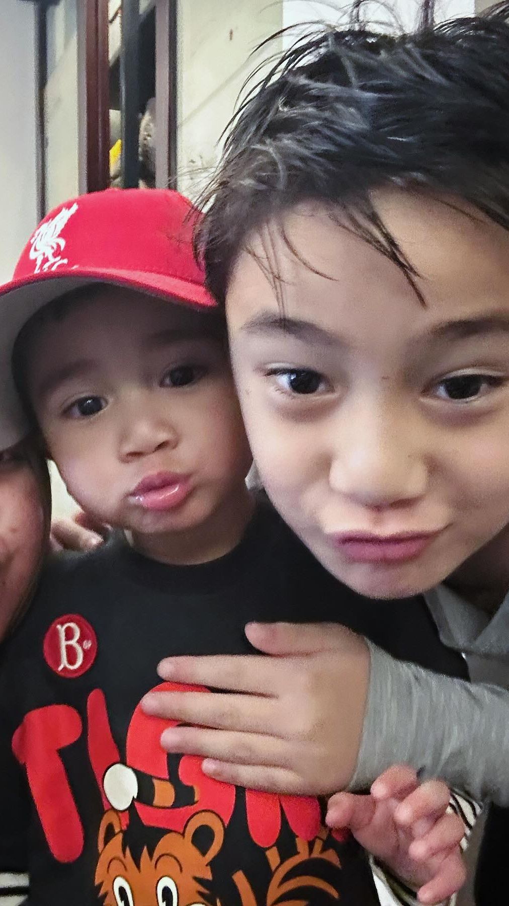 Tingkah Lucu Rayyanza Ngajak Rafathar Joget di Mall, Lala 'Malu Atuh De Aa'