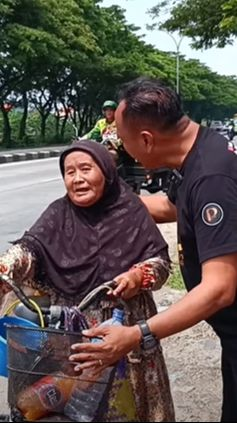 Ketemu Mbah Tukang Jamu-jamu yang Semringah, Ipda Purnomo Sampean Ingin Apa 'Pingin Pakai Giwang, Cincin dan Kalung'