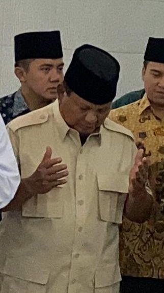 Prabowo Subianto Berziarah ke Makam Habib Kwitang