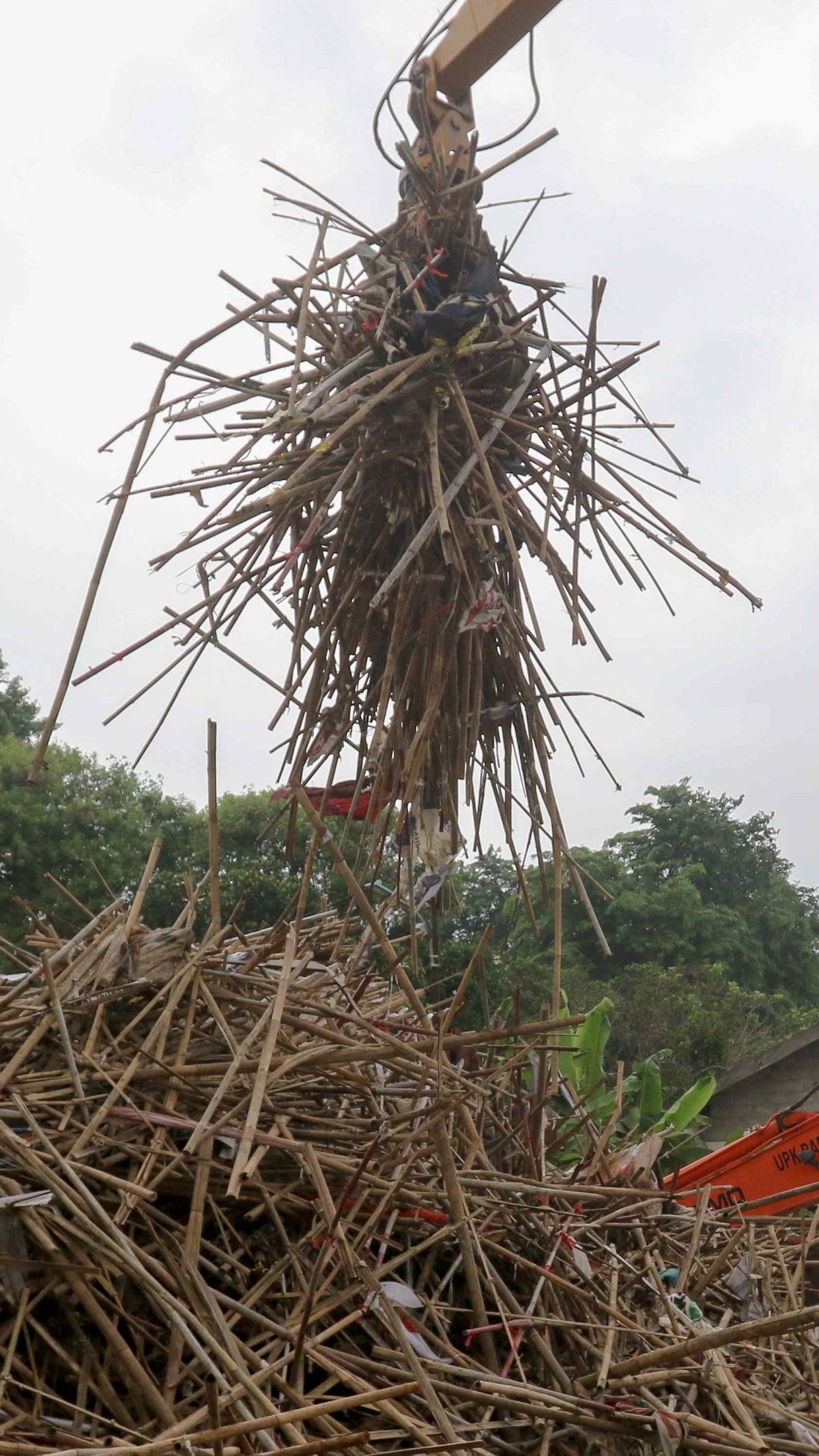 FOTO: Melihat Pengolahan Limbah Alat Peraga Kampanye Didaur Ulang Jadi Kompos