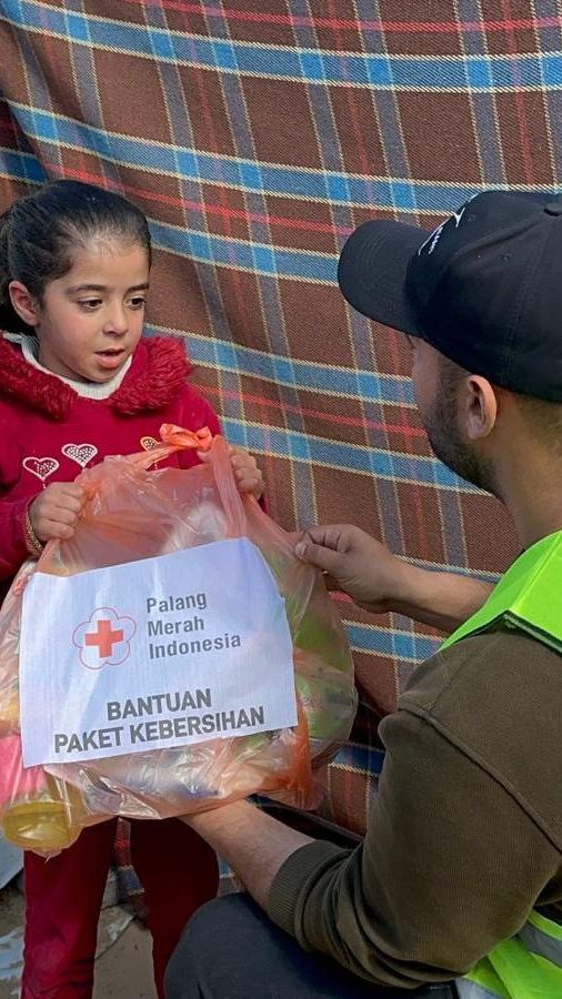 PMI Kembali Distribusikan Paket Kebersihan ke Pengungsi di Afara Gaza