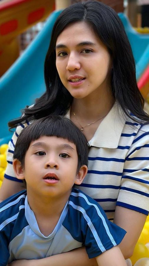 Potret Cantik DJ Una Momong Putra Semata Wayangnya, Single Mom yang Selalu Sukses Curi Perhatian