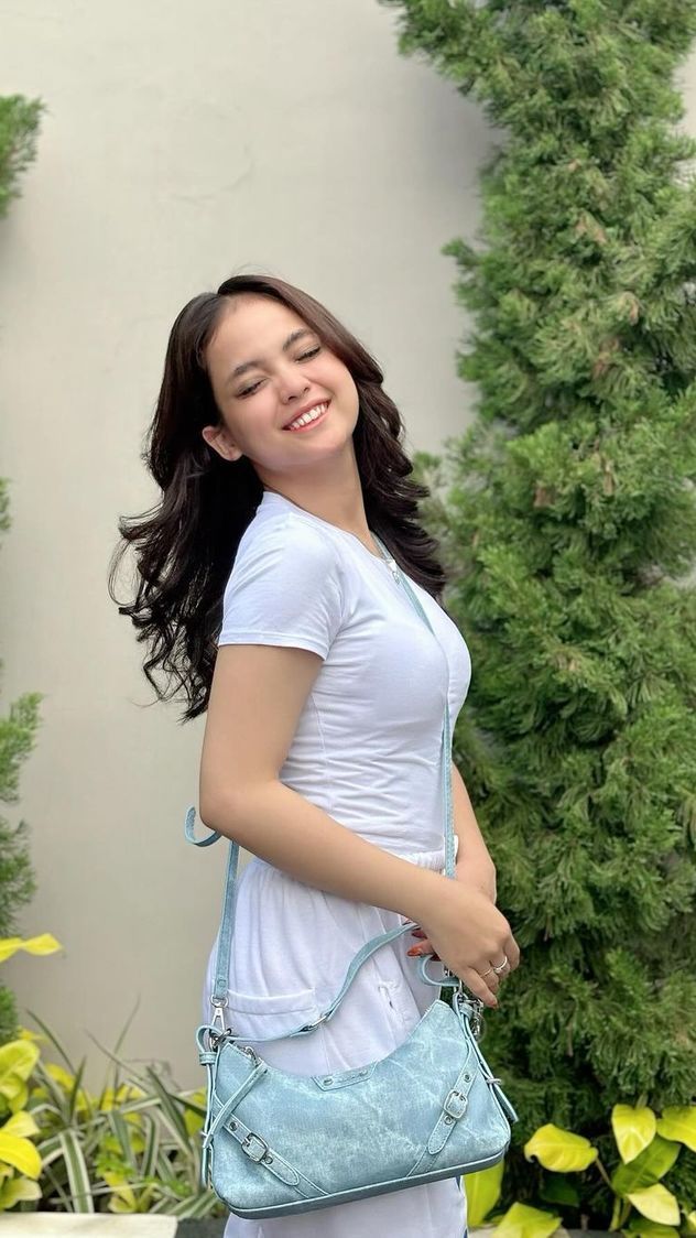 Potret & Fakta Putri Isnari yang Dipuji Makin Cantik Jelang Pernikahannya dengan Pengusaha Tajir Melintir