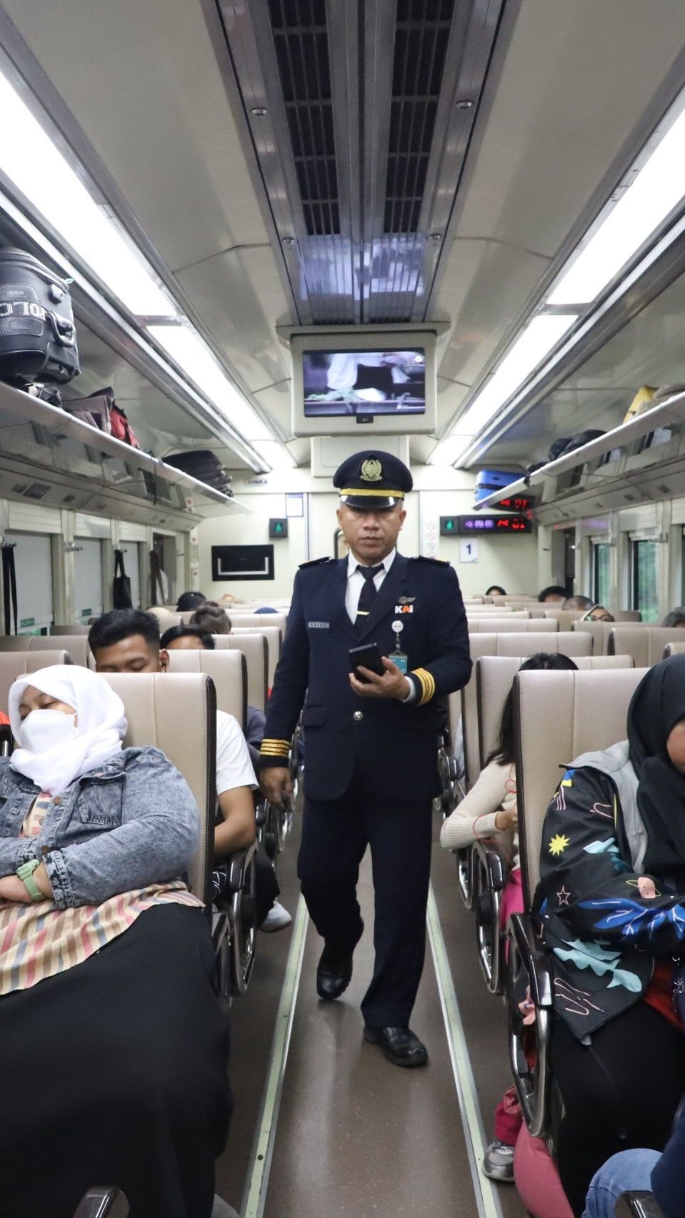 Ada Penumpang Pasang Kipas Angin Listrik di Gerbong Kereta Api, Begini Respons KAI