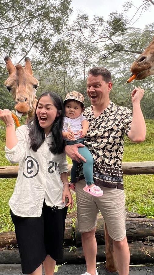 Potret Kompak Gracia Indri dan Gisela Cindy saat Liburan di Indonesia, Bawa Baby Nova Jalan-jalan ke Taman Safari