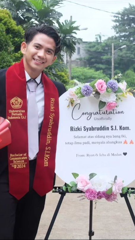 Momen Bahagia Rizky DA Dinyatakan Lulus Sidang Skripsi, jadi Hadiah Ulang Tahun Istimewa