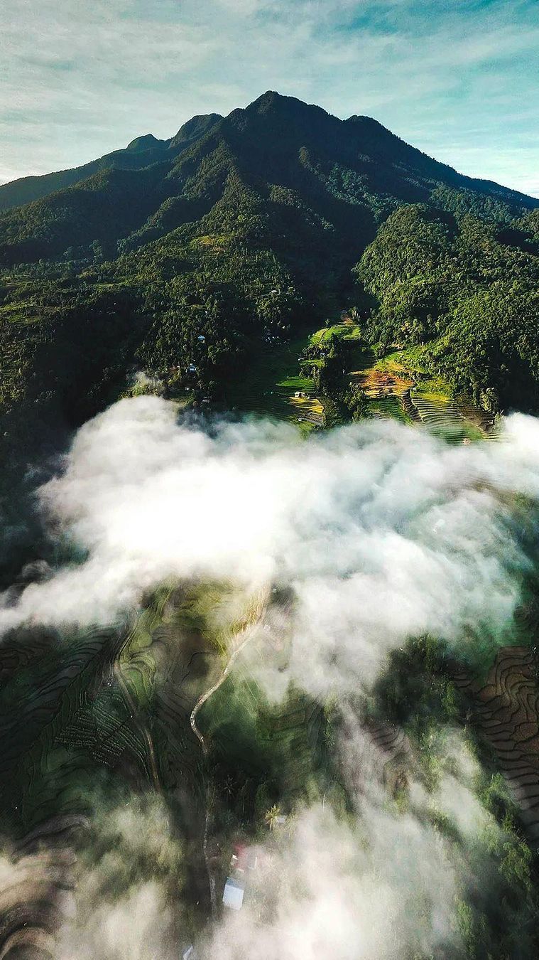 Tidak Boleh Mendaki saat Malam Hari, Ini Fakta & Mitos Gunung Sago di Sumbar