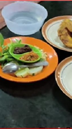 Warung Makan Legendaris di Sukoharjo Ini Jadi Langganan Para Tokoh Negara, Begini Suasananya