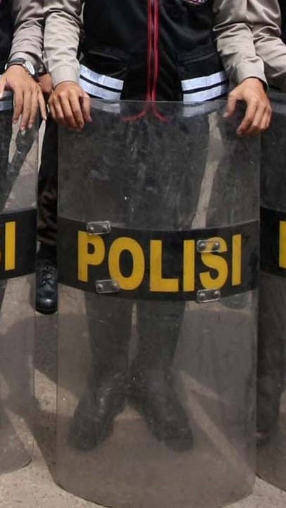 'Suhu' Lapangan Diperintah Komandan Pakai Seragam Dinas Polisi, Begini Potretnya Langsung jadi Sorotan