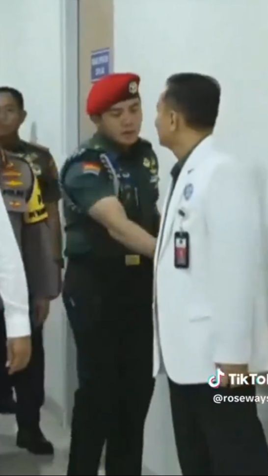 Viral Mayor Teddy 'Tegur' Dokter yang Dampingi Jokowi, Ternyata Sosoknya Bukan Sembarangan di TNI Pernah Baret Merah