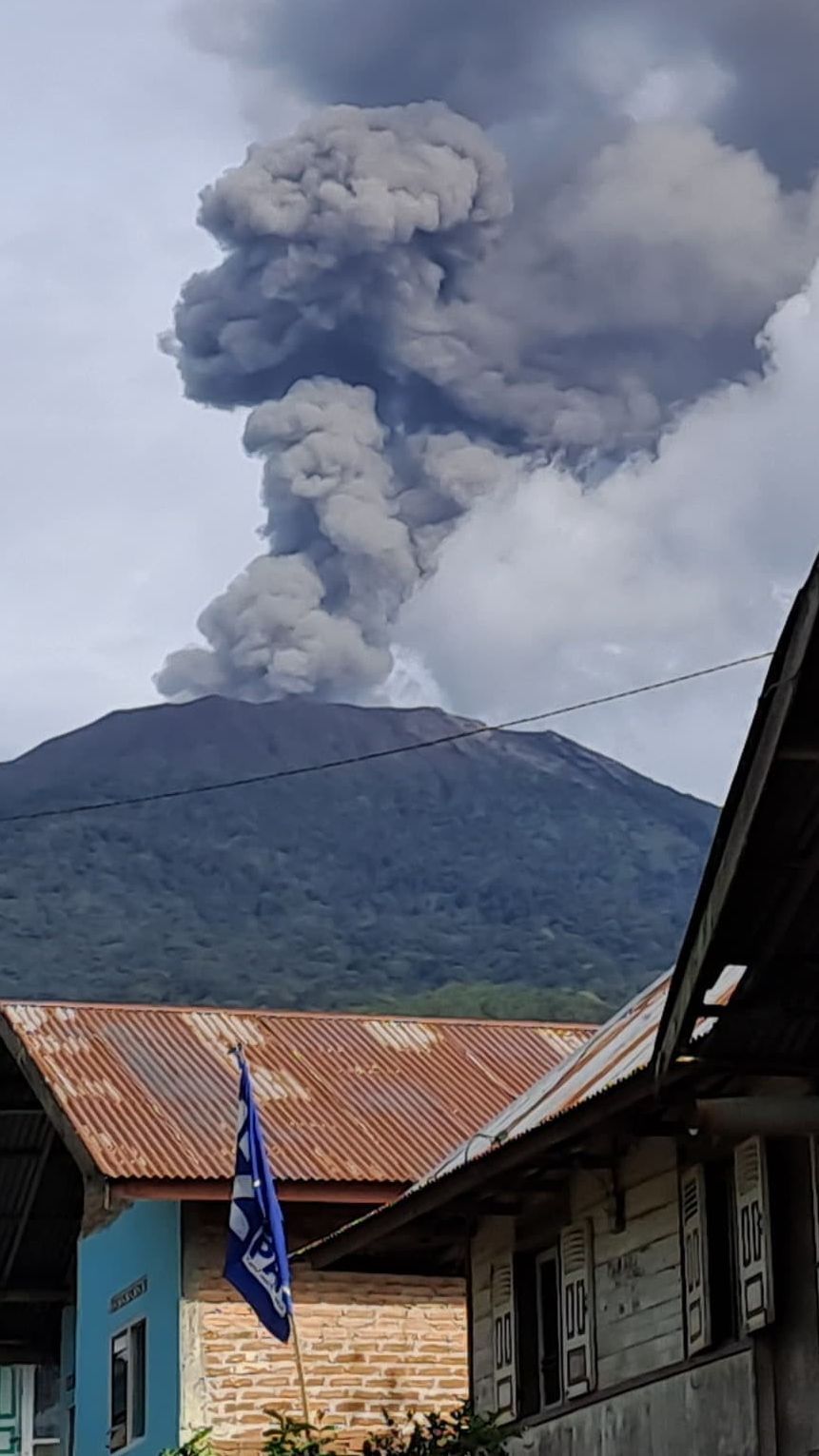 Gunung Marapi Kembali Erupsi, Semburkan Abu Vulkanik Setinggi 900 Meter