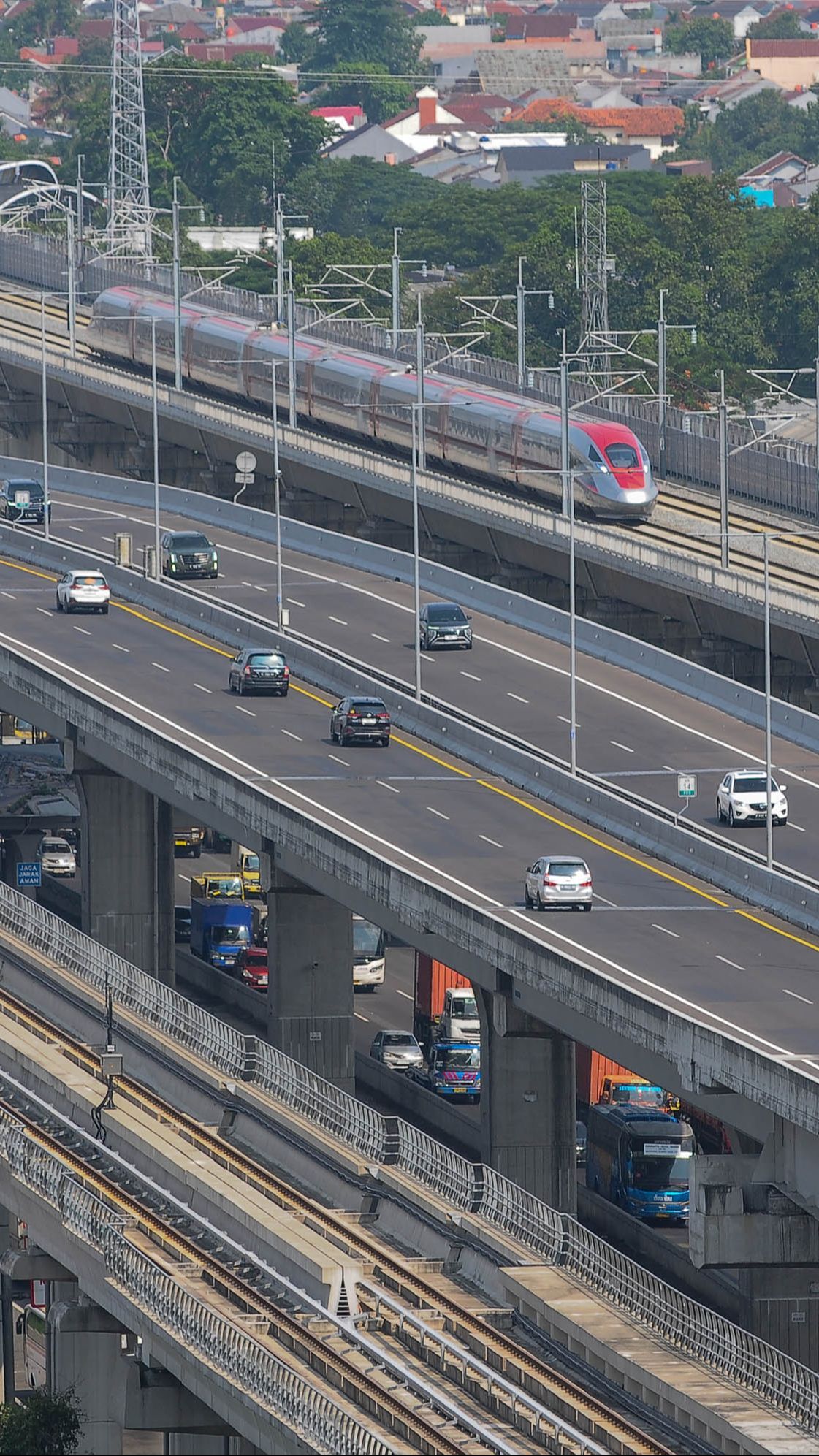 FOTO: Biaya Bengkak Kereta Cepat Jakarta-Bandung Akhirnya Tertutupi, Ini Sumber Dananya