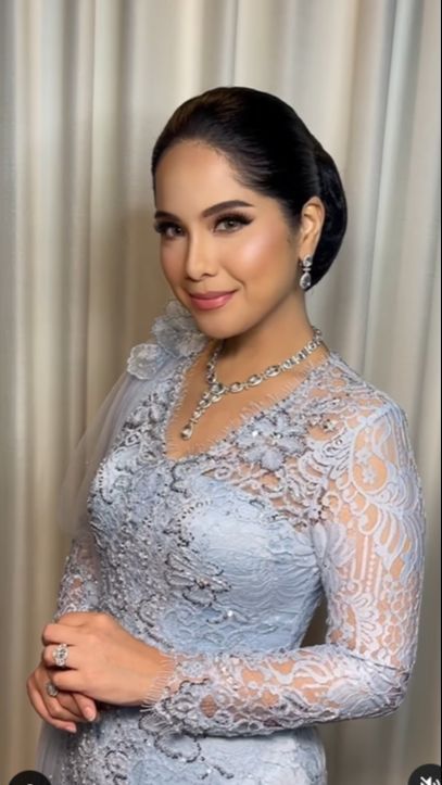 Penampilan Cantik Annisa Pohan dan Almira di Pelantikan AHY jadi Menteri ATR, Kenakan Kebaya Biru Muda Curi Perhatian