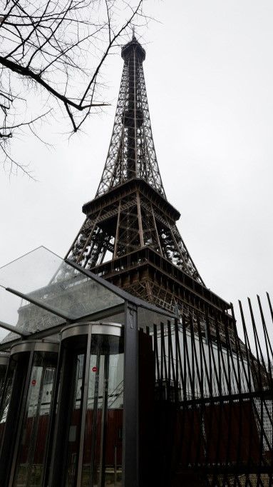 FOTO: Suasana Menara Eiffel Ditutup Buntut Aksi Mogok Pekerja