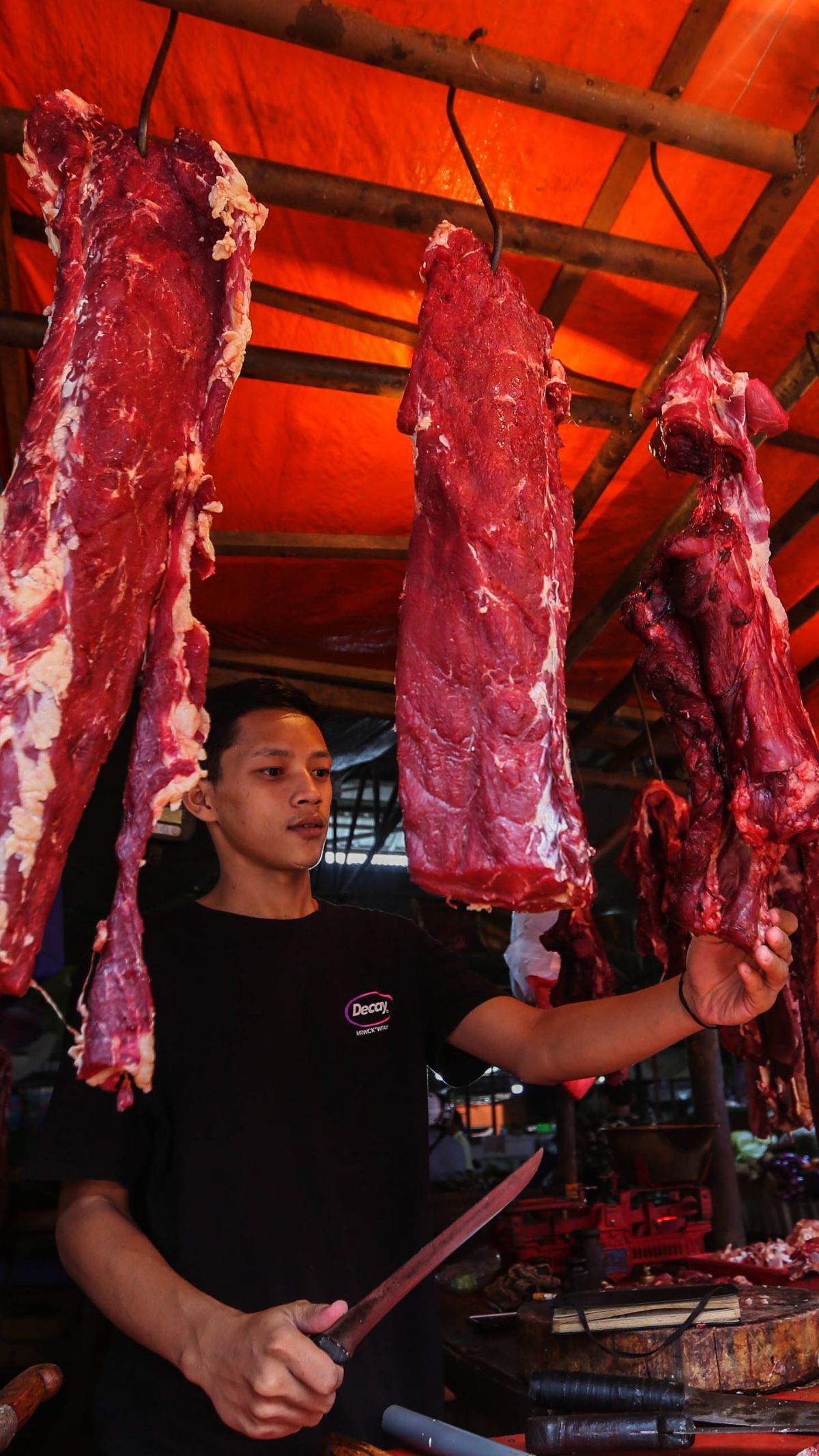 FOTO: Tak Hanya Beras, Harga Sejumlah Bahan Pangan di Jakarta Merangkak Naik