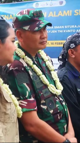 Laksanakan Tugas, Mayjen Kunto Arief Pakai Motor Bareng Istri ke Sumedang ketemu Gen Z