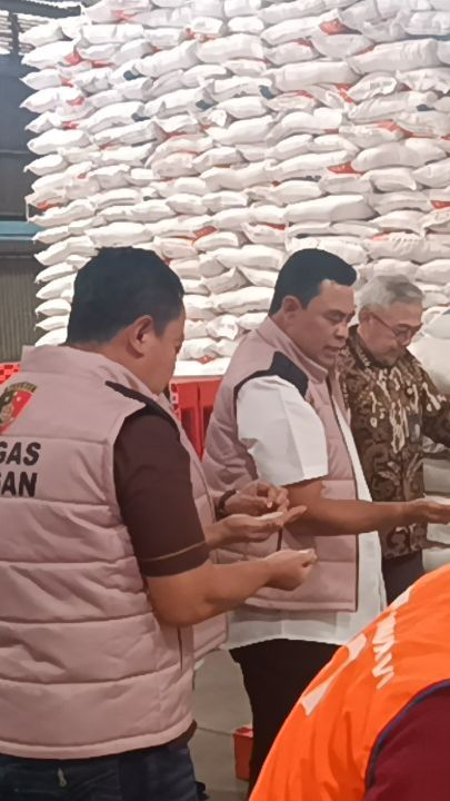 Sidak Gudang Beras Bulog di Jakut, Satgas Pangan Polri Pastikan Harga Turun Sebelum Puasa