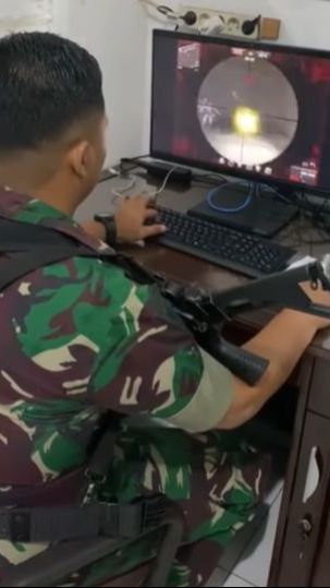 Aksi Keren Prajurit TNI Main Game Point Blank di Komputer Nenteng Senjata, Langsung Disorot Warganet 'Pro Dunia Nyata dan Game'