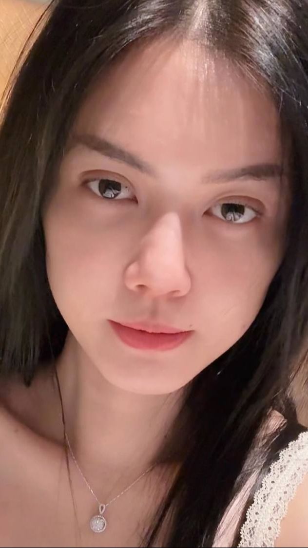 Tetap Menawan Meski Wajah Berminyak, Ini Potret Nita Gunawan Percaya Diri Tampil Bare Face