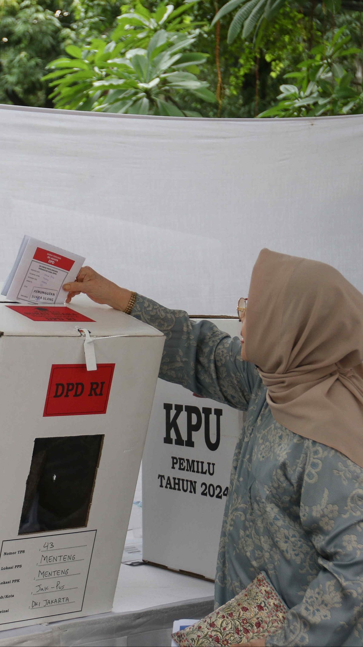 FOTO: Suasana Ratusan Warga Nyoblos Ulang di TPS 043 Menteng