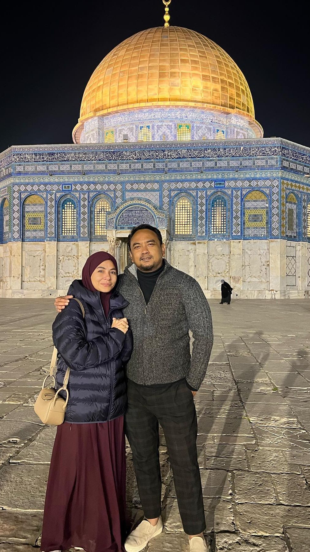 Potret Meisya Siregar dan Bebi Romeo saat Berkunjung ke Masjid Al Aqsa, Berderai Air Mata saat Panjatkan Doa di Malam Nisfu Syaban