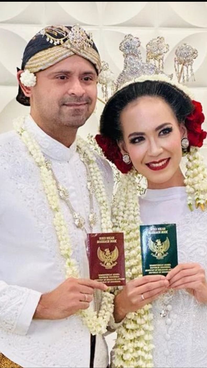 8 Potret Mesra Mike Lucock Pemain Bidadari Surgamu dan Istri, Jarang Terekspos