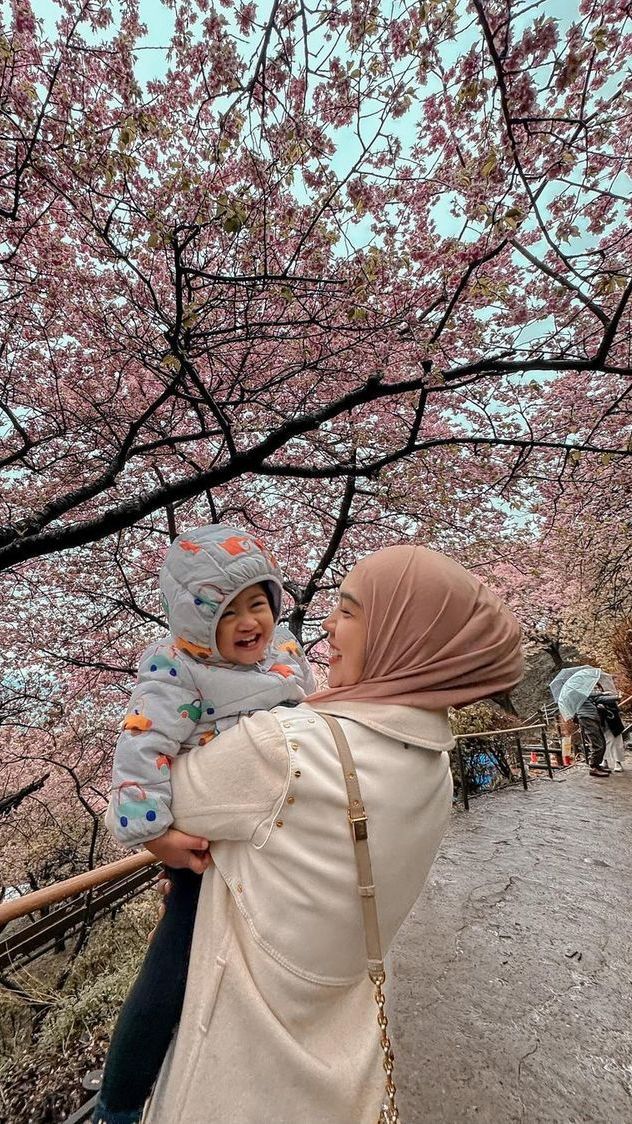 Tingkah Gemasnya Menarik Perhatian, 8 Foto Moana Saat Liburan di Jepang